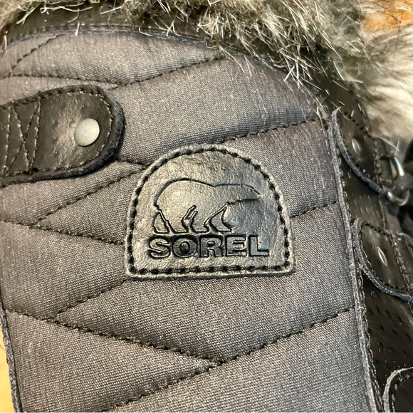 Sorel Women's Tofino II Black Faux Fur-Lined Waterproof Winter Boots - Size 7 - Picture 5 of 16